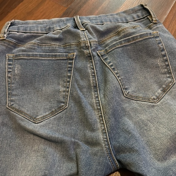 PacSun in Push Up Jeggings size 25- Light Wash, Slightly Distressed - Picture 3 of 12